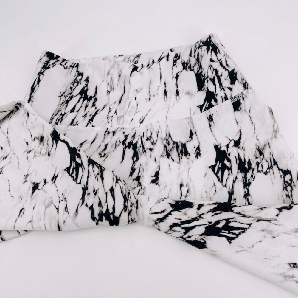 BEYOND YOGA 💥RARE💥 Olympus White & Black Marble High Waisted Midi Leggings - Picture 12 of 15